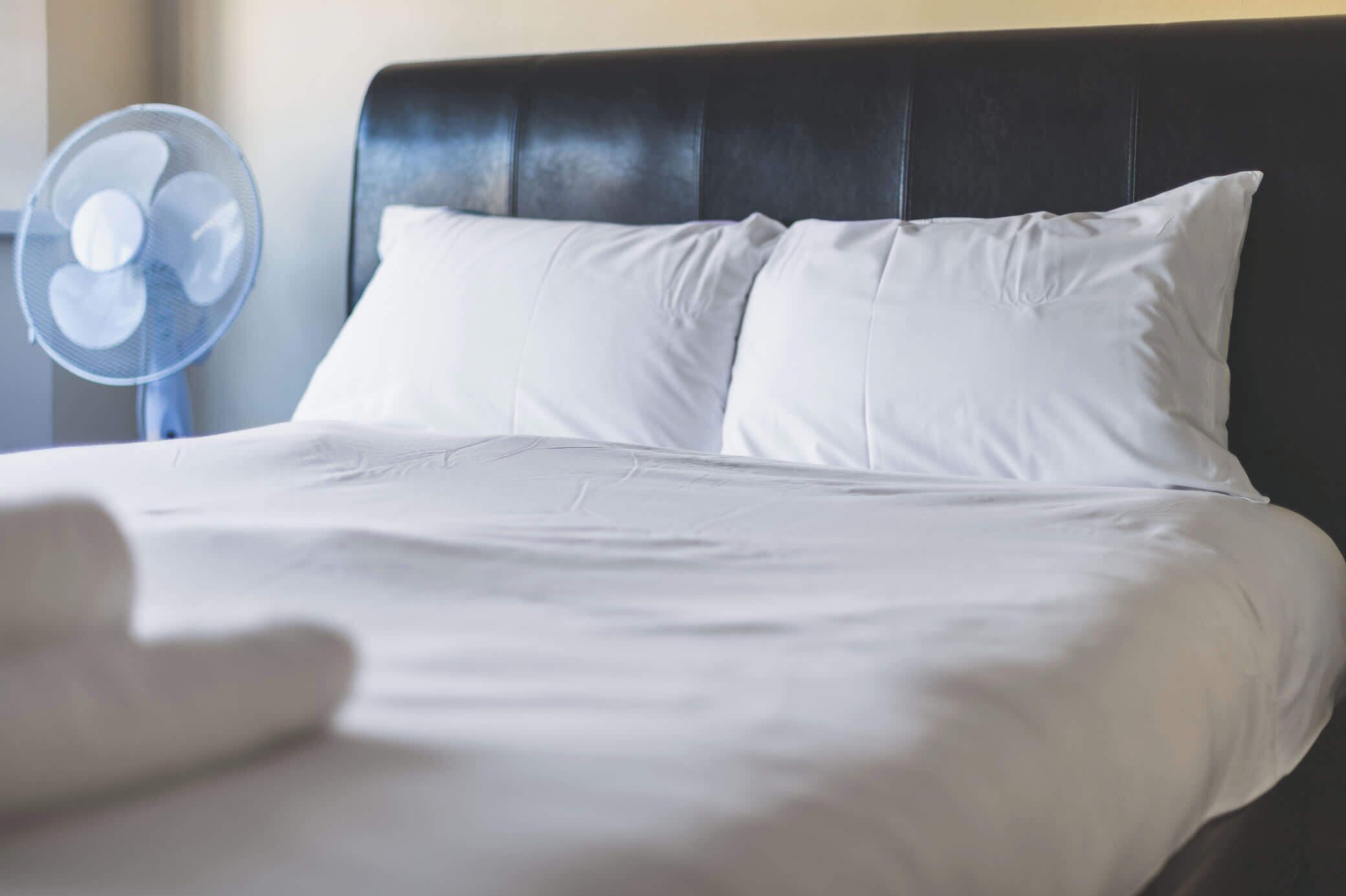 Iron/ironing board, internet, bed sheets