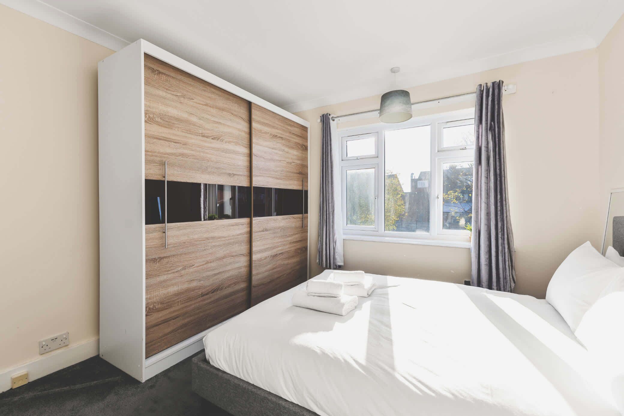 Iron/ironing board, Internet, bed sheets