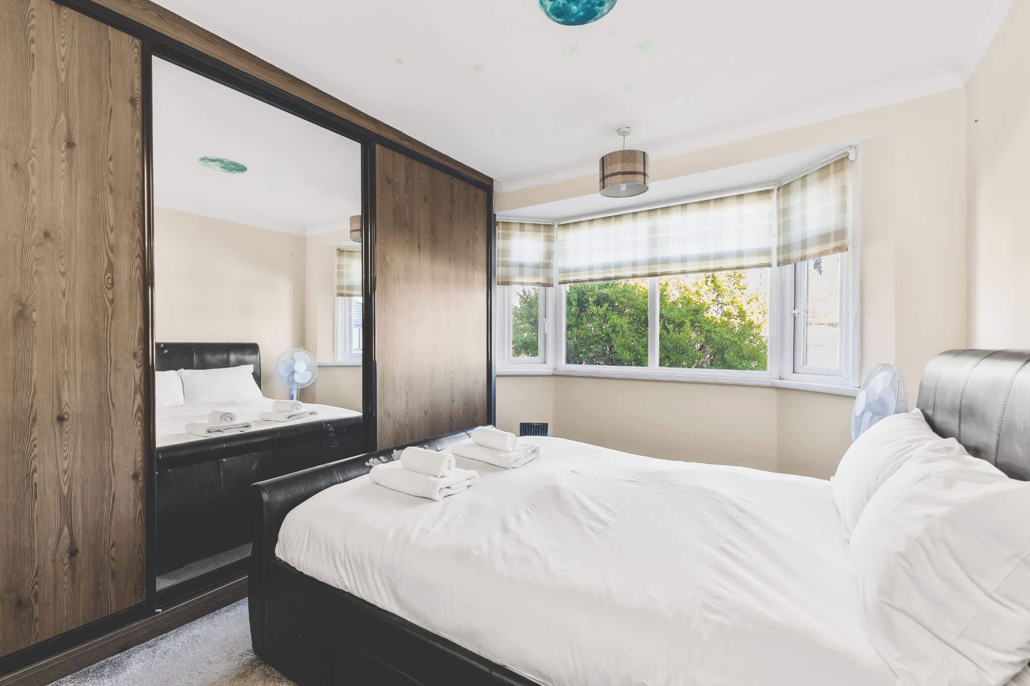 Fer et planche à repasser, accès Internet, draps fournis