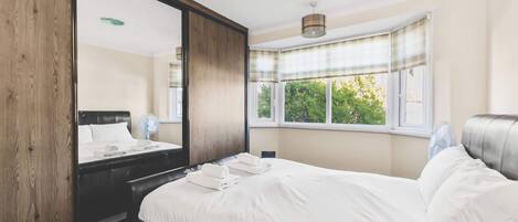 Fer et planche Ă repasser, accĂšs Internet, draps fournis