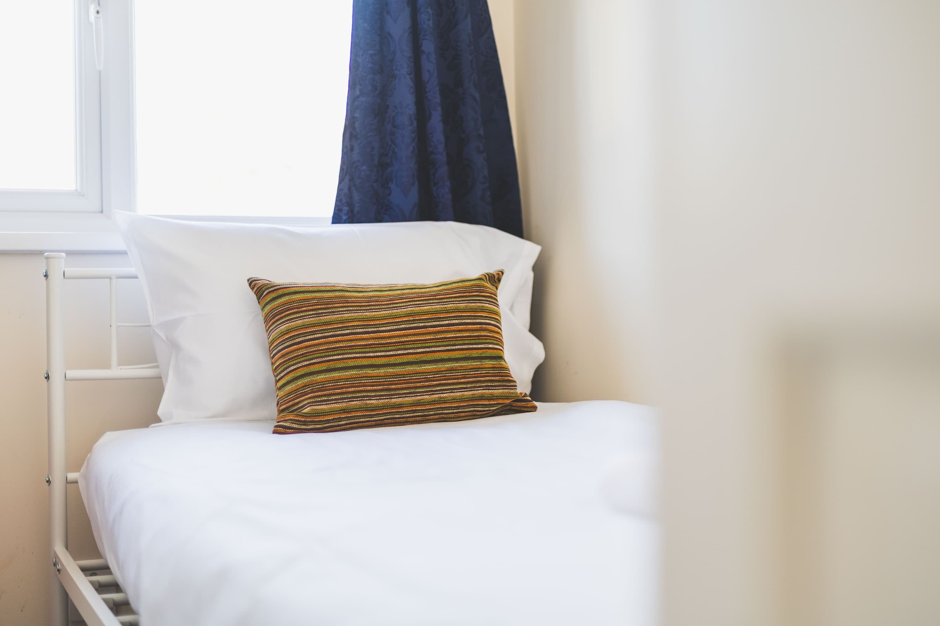 Strykejern/-brett, internettilgang og sengetøy