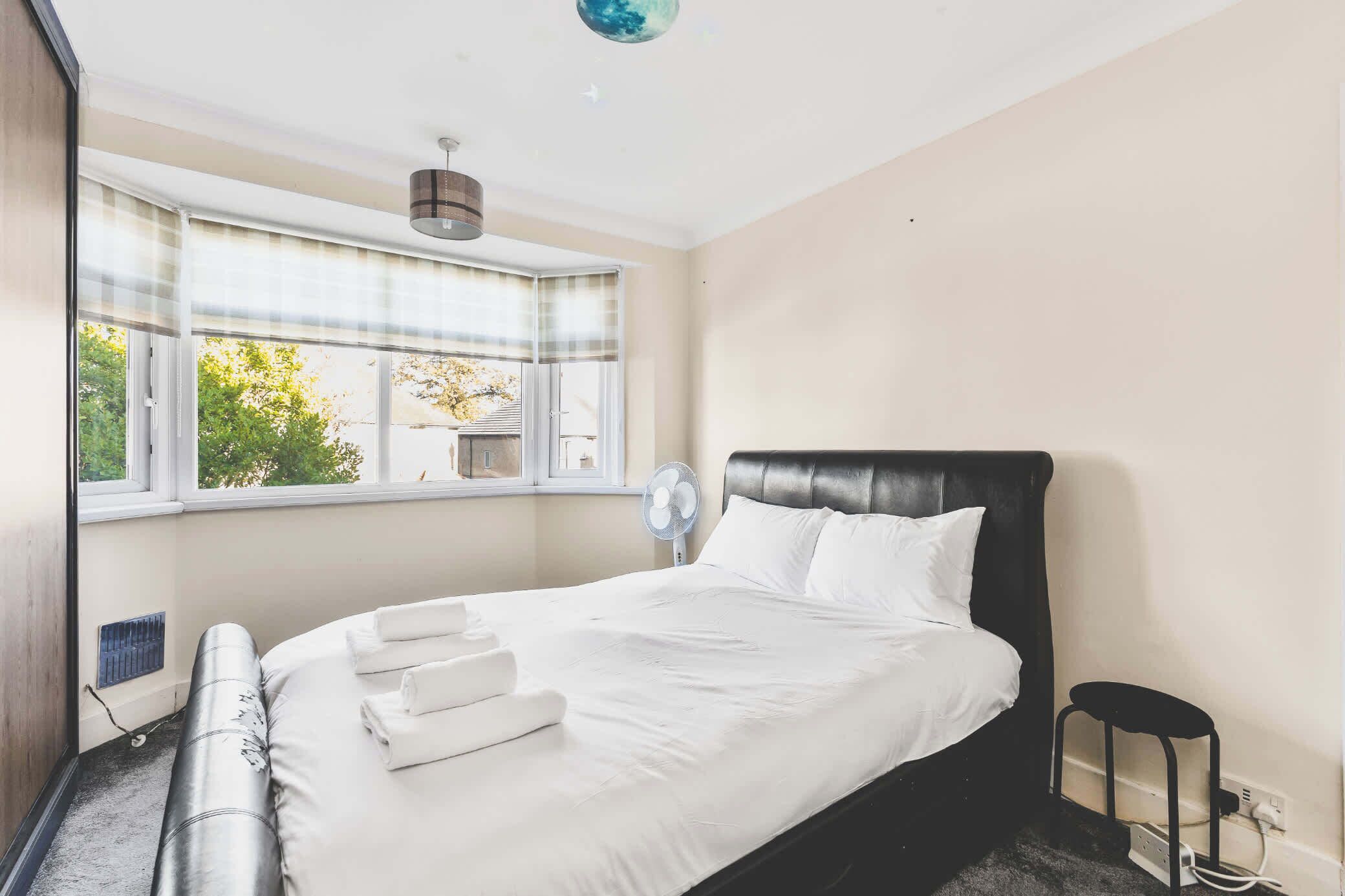 Iron/ironing board, internet, bed sheets