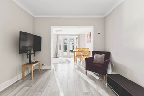 Offices - Spacious 4BDR House with Parking by Heathrow (Greater London)