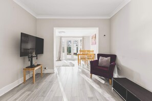 Offices - Spacious 4BDR House with Parking by Heathrow (Greater London)