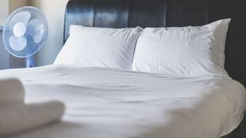 5 bedrooms, iron/ironing board, Internet, bed sheets