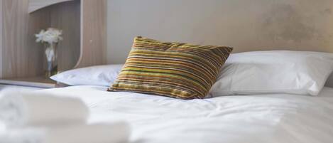 Iron/ironing board, Internet, bed sheets