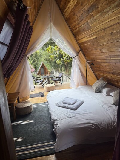 Spacious 7-bedroom bungalow in charming Nong Khiaw with AC