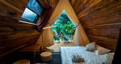 Spacious 7-bedroom bungalow in charming Nong Khiaw with AC