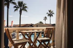 Studio Confort, balcon, vue piscine | Terrasse/Patio