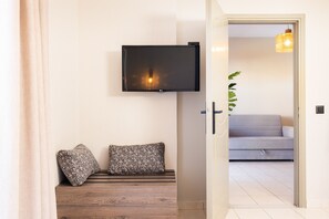 Iron/ironing board, free WiFi - Manthos Beachfront Apartments (Laganas)