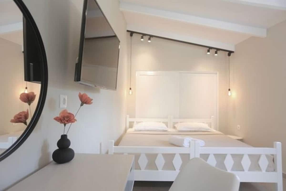 Estúdio econômico | Ferros/tábuas de passar roupa, Wi-Fi de cortesia