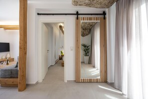 Interior - Apartment 'Bonsai Luxury Two-Bedroom House' with Mountain View, Wi-Fi and Air Conditioning (Γλινάδο)