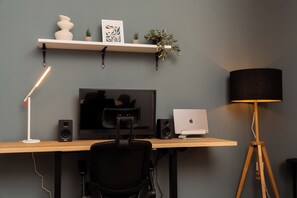 Interior - 1400ft², Central, Rooftop, Gym, King Bed,  WFH (Athina)