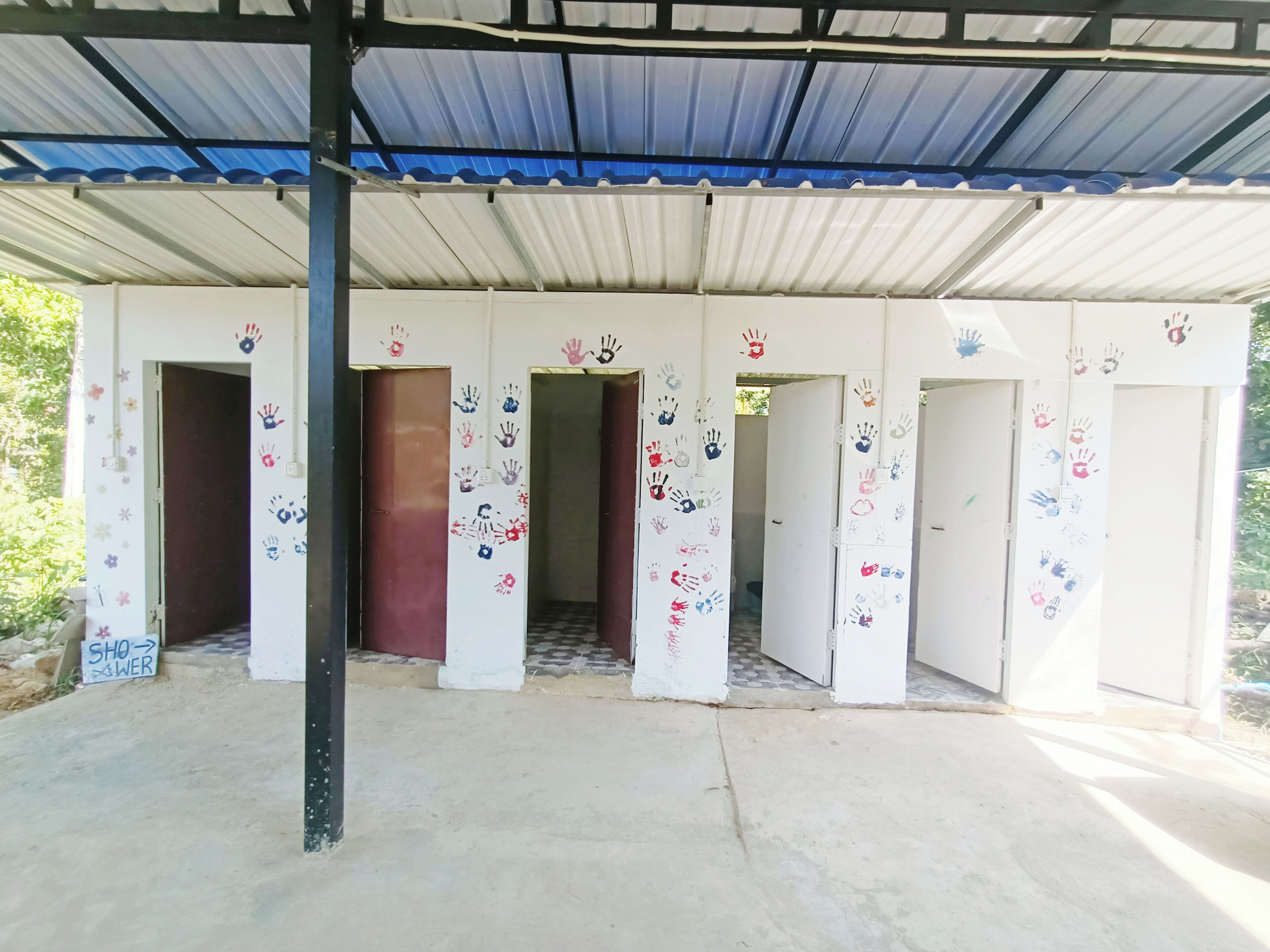 Shower, towels, shampoo, toilet paper