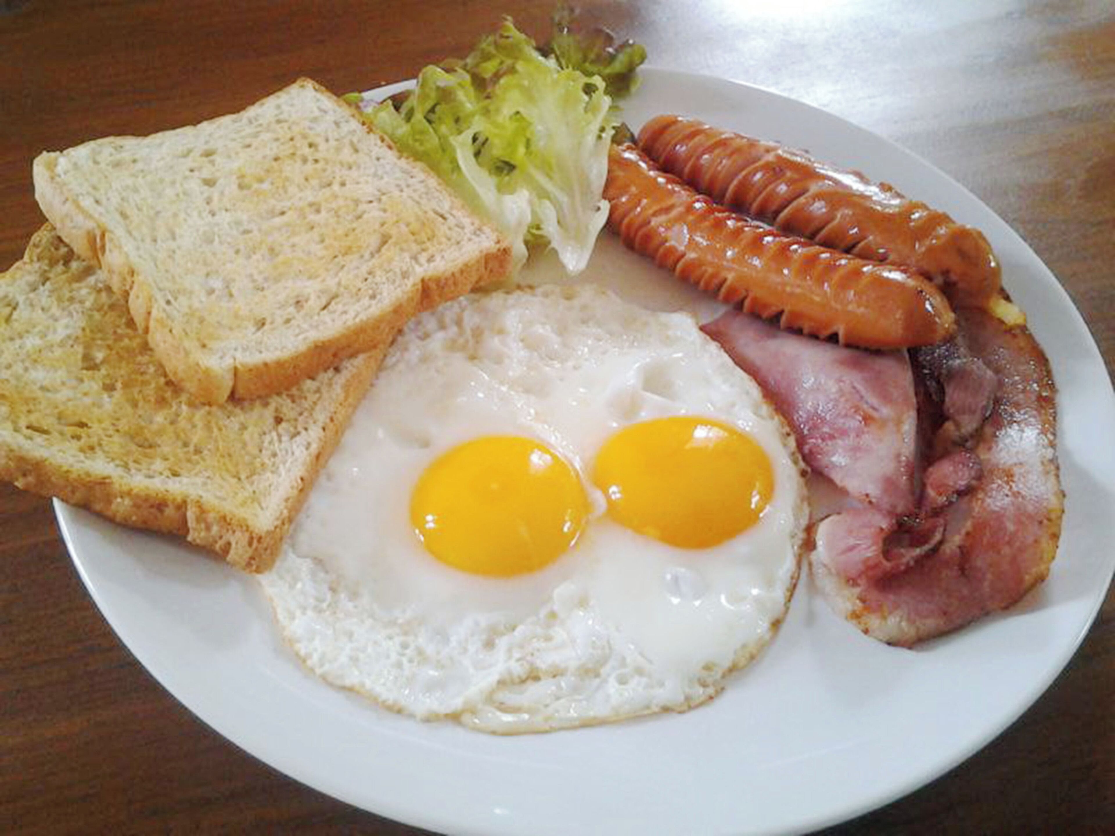 Daily continental breakfast (USD 3 per person)