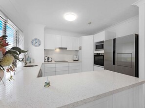 Fridge, microwave, oven, stovetop - Relaxing Pool Hervey Bay Getaway Steps from Beach (Torquay)