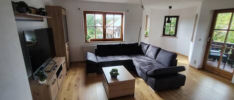 TV, bordtennis og stereoanlegg