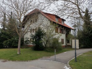 Exterior - Apartment '1, Stockwerk 1, 86qm' with Balcony and Wi-Fi (Königsfeld im Schwarzwald)