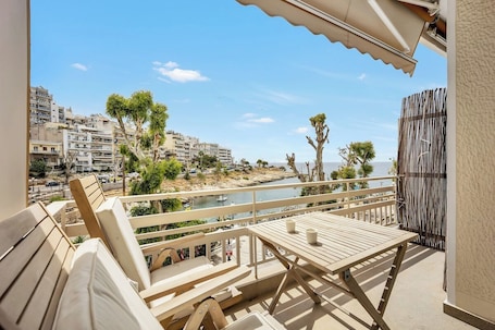 House. Sunny Apartment Next to the sea Amazing View