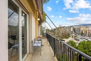 House - Sunny Cozy 3bd apt Just a min Away to Acropolis (Athens)