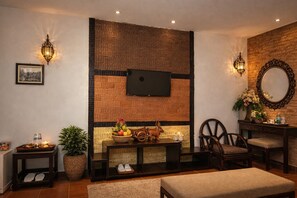 Ropa de cama de alta calidad, minibar, escritorio y ropa de cama 