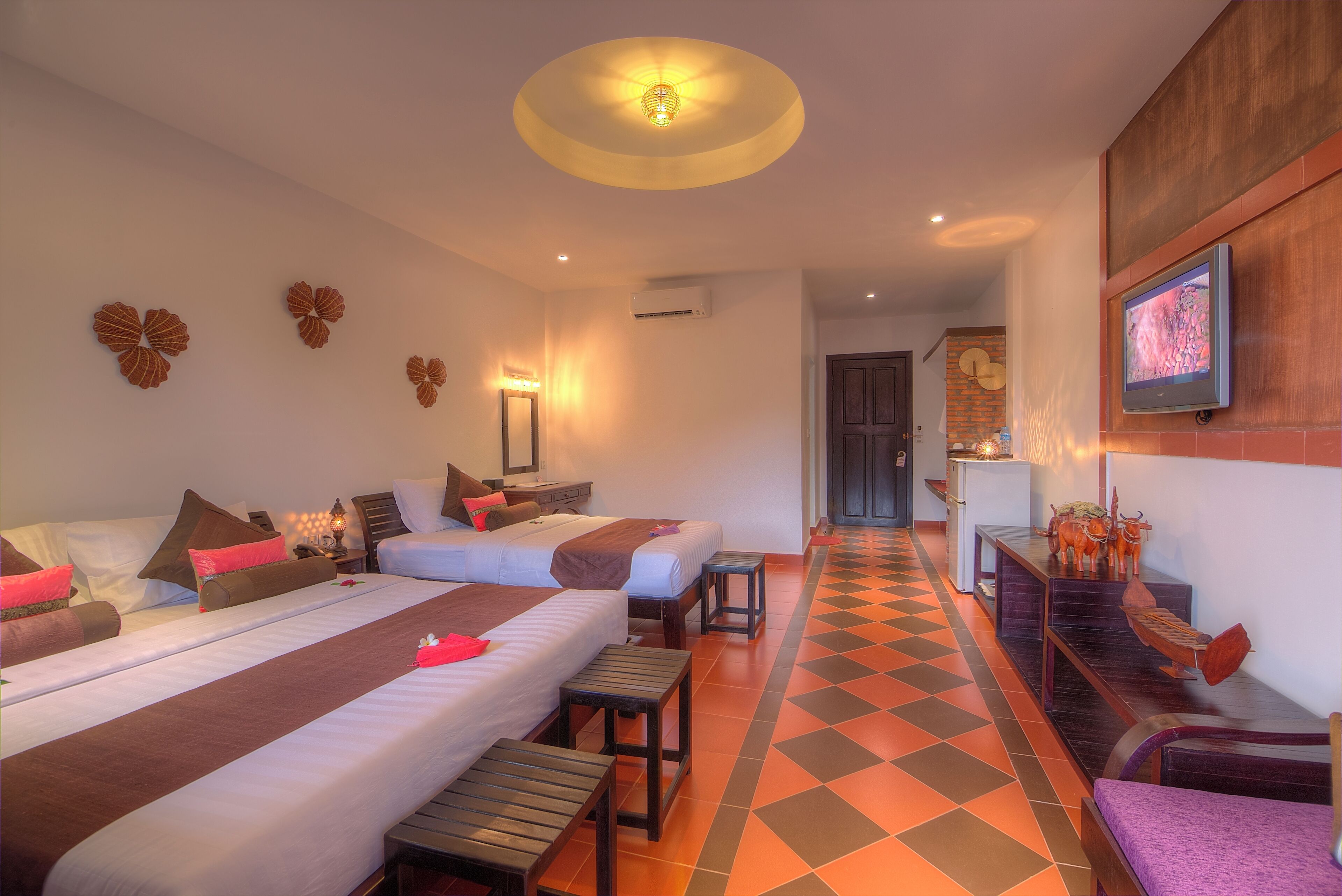 Family Room, Balcony, Garden View | Desk