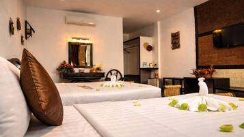 Premium bedding, minibar, desk, bed sheets