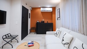 Finders Ermou Deluxe Suite Quiet View | Area keluarga