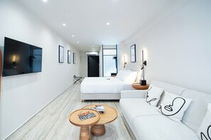 Finders Ermou Deluxe Suite Street View | 浴室