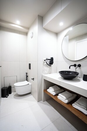 Suite Deluxe | Bagno | Doccia, asciugacapelli, asciugamani, sapone