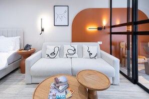 Finders Ermou Deluxe Suite Street View | 客廳