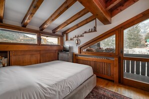 1 quarto, ferros/tábuas de passar roupa