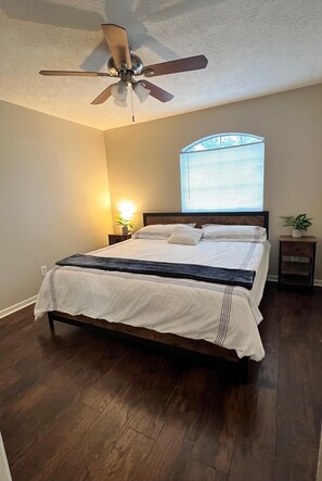 1 bedroom, bed sheets