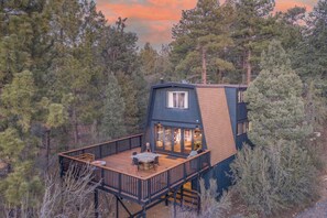 Exterior - Amazing Views! Modern Decor! PET FRIENDLY 🐾! Gameroom! (Big Bear City)