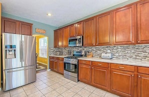 Mikrowelle, Ofen, Herdplatte, Geschirrspüler