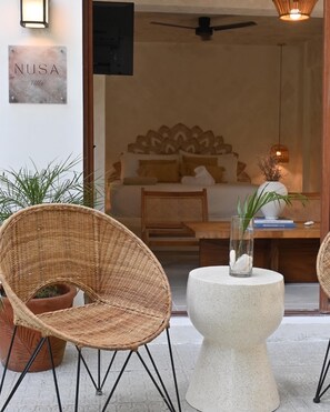 المنشأة من الداخل