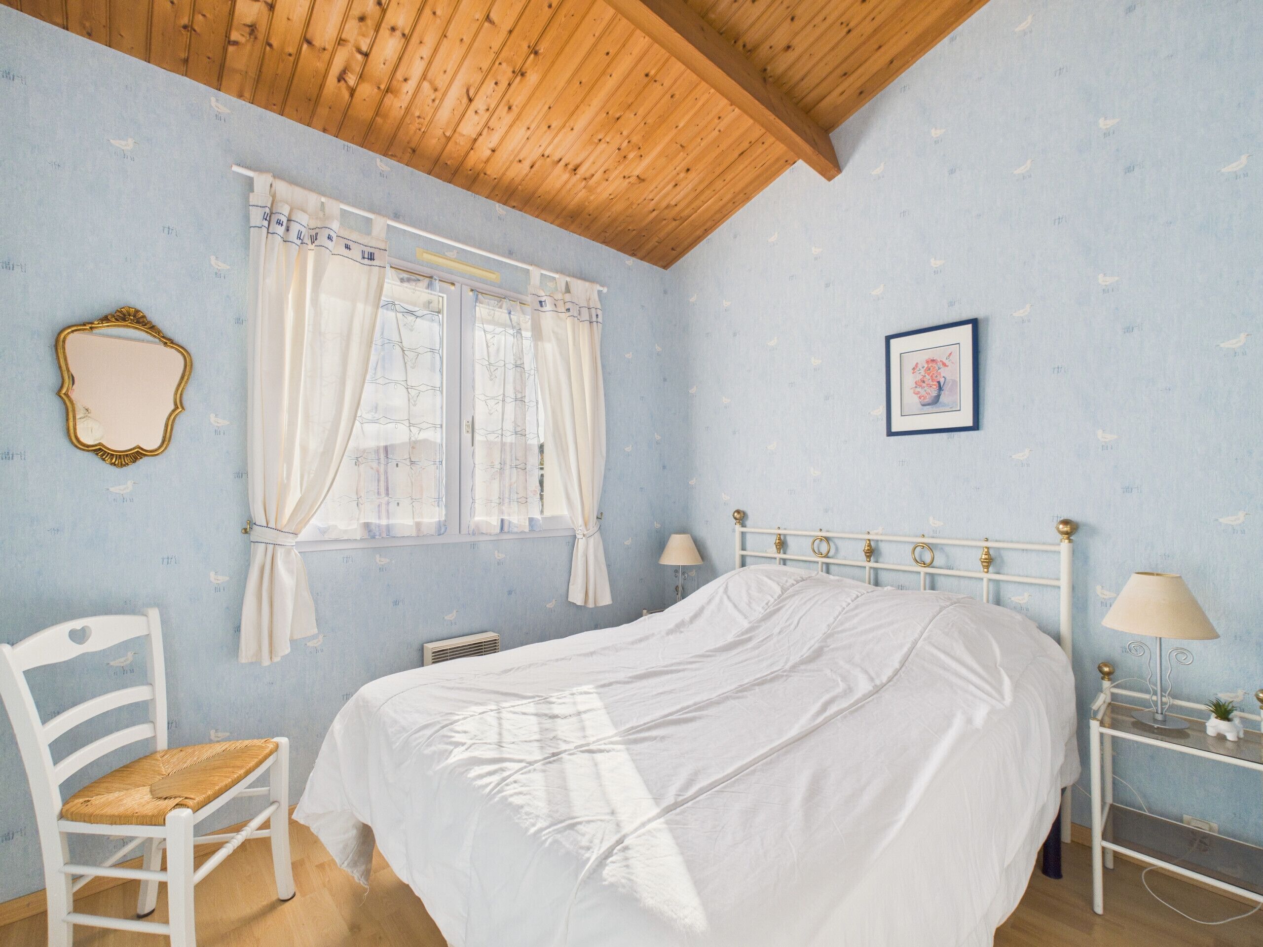 2 soverom og strykejern/-brett