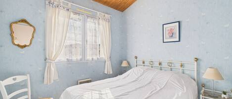 2 soverom og strykejern/-brett