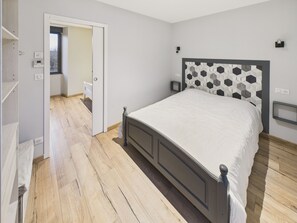 5 bedrooms, iron/ironing board, free WiFi - Large countryside gîte for 10 with terrace (Saint-Crépin-et-Carlucet)