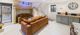 Large countryside gîte for 10 with terrace