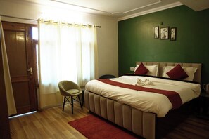 Rollaway beds, free WiFi, bed sheets - Hotel Himalayan Roots (Shimla)