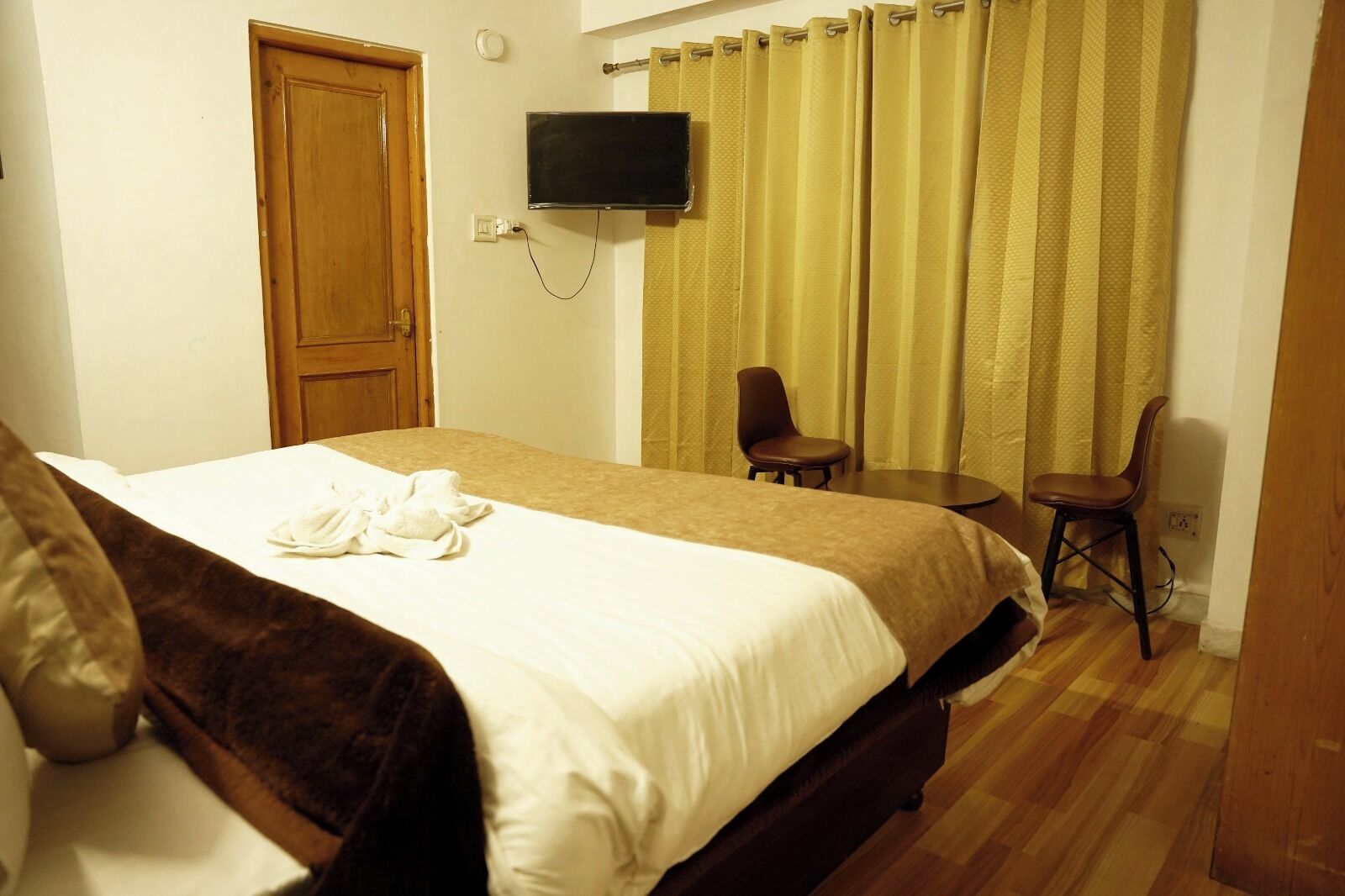 غرفة عائلية | أسرّة قابلة للطي وواي فاي مجانًا وملاءات أسرّة