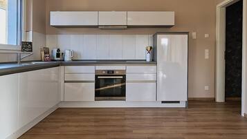 Réfrigérateur, four, plaque de cuisson, lave-vaisselle