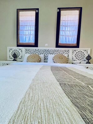 Tabla de planchar con plancha, Internet, ropa de cama