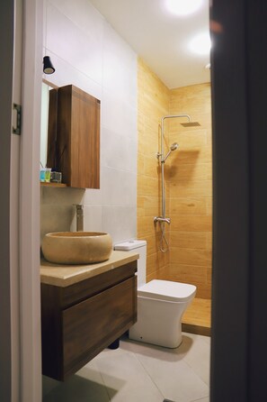 Shower, towels - Apartment 1905 in Avlabari (Tbilisi)