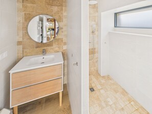 Shower, hair dryer - Beautiful gîte for 12 with garden and terrace (Saint-Crépin-et-Carlucet)