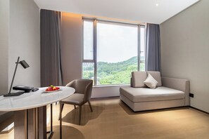 Habitación Deluxe (King) | Servicio de comidas en la habitación