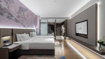 Deluxe Double Room | Free minibar items, blackout drapes, free WiFi