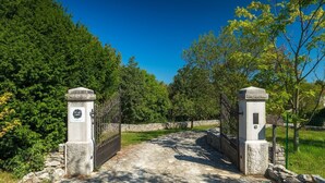 Property grounds - Stancia Vigini by Villas Guide (Grožnjan)