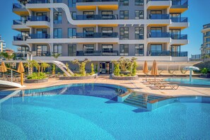Pool - Premium 1+1 Apartment • Indoor/Outdoor Pools & Fitness Center (Alanya)